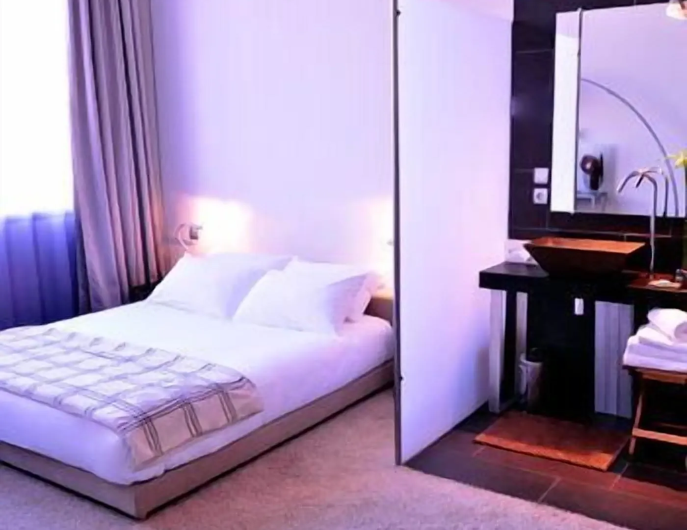 טולוז Hotel Les Bains Douches 3*,  צרפת
